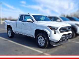 Toyota Tacoma 2WD SR5 XtraCab 6' Bed AT (Natl)