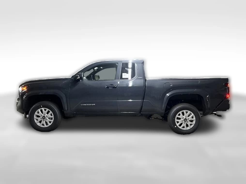 Toyota Tacoma 2WD SR5 XtraCab 6' Bed AT (Natl) 2026 — side view