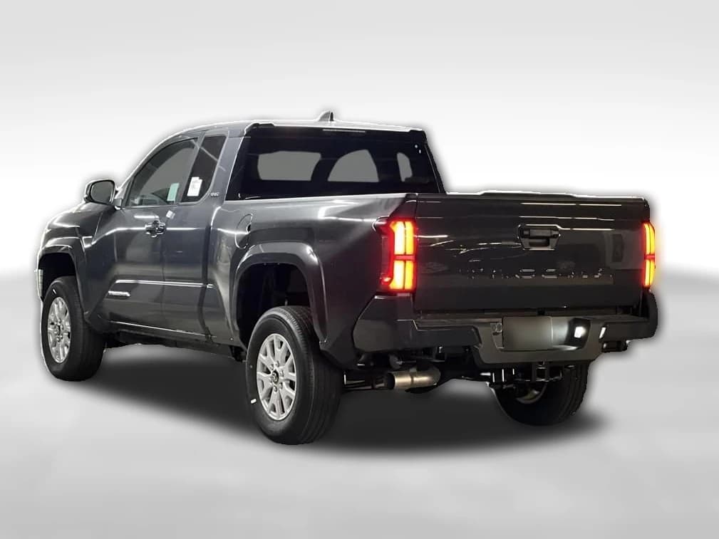 Toyota Tacoma 2WD SR5 XtraCab 6' Bed AT (Natl) 2026 — side view