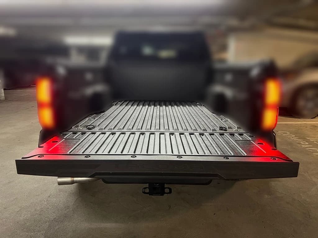 Toyota Tacoma 2WD SR5 XtraCab 6' Bed AT (Natl) 2026 — side view