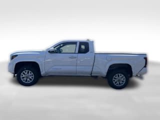 Toyota Tacoma 2WD SR5 XtraCab 6' Bed AT (Natl)