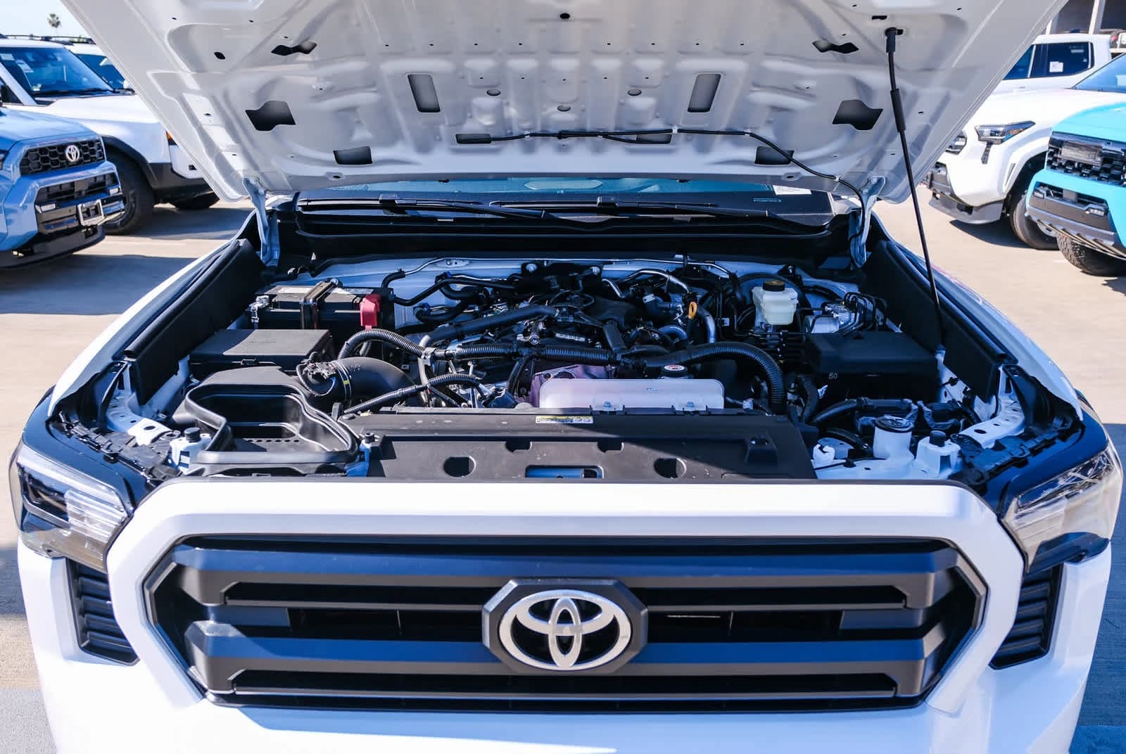 Toyota Tacoma 2WD SR XtraCab 6' Bed AT (Natl) 2026 — side view