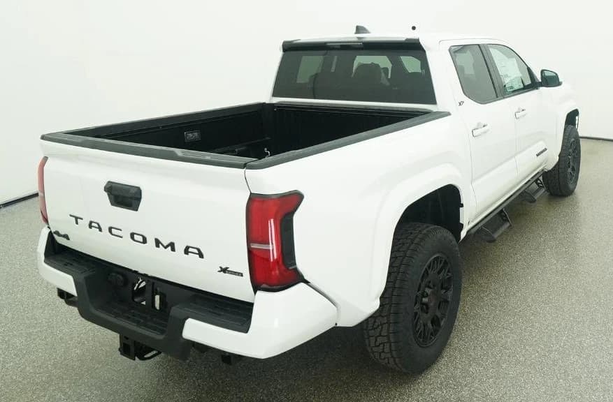 Toyota Tacoma 4WD SR5 Double Cab 5' Bed AT (Natl) 2026 — side view