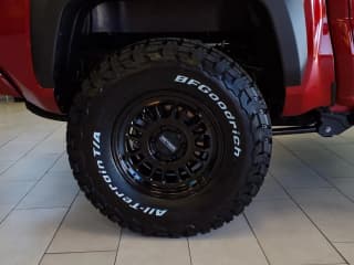 Toyota Tacoma 4WD TRD Off Road Double Cab 5' Bed AT (Natl)