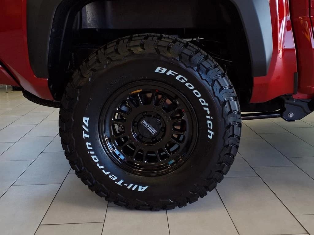 Toyota Tacoma 4WD TRD Off Road Double Cab 5' Bed AT (Natl) 2026 — side view