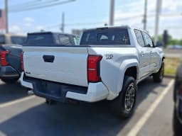 Toyota Tacoma 4WD TRD Sport Double Cab 6' Bed AT (Natl) 2026 — side view
