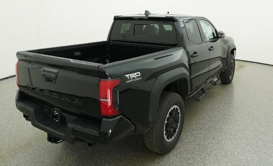 Toyota Tacoma 4WD TRD Off Road Double Cab 5' Bed AT (Natl) 2026 — side view