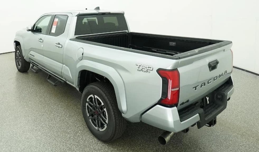 Toyota Tacoma 4WD TRD Sport Double Cab 6' Bed AT (Natl) 2026 — side view