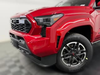 Toyota Tacoma 4WD TRD Sport Double Cab 5' Bed AT (Natl)