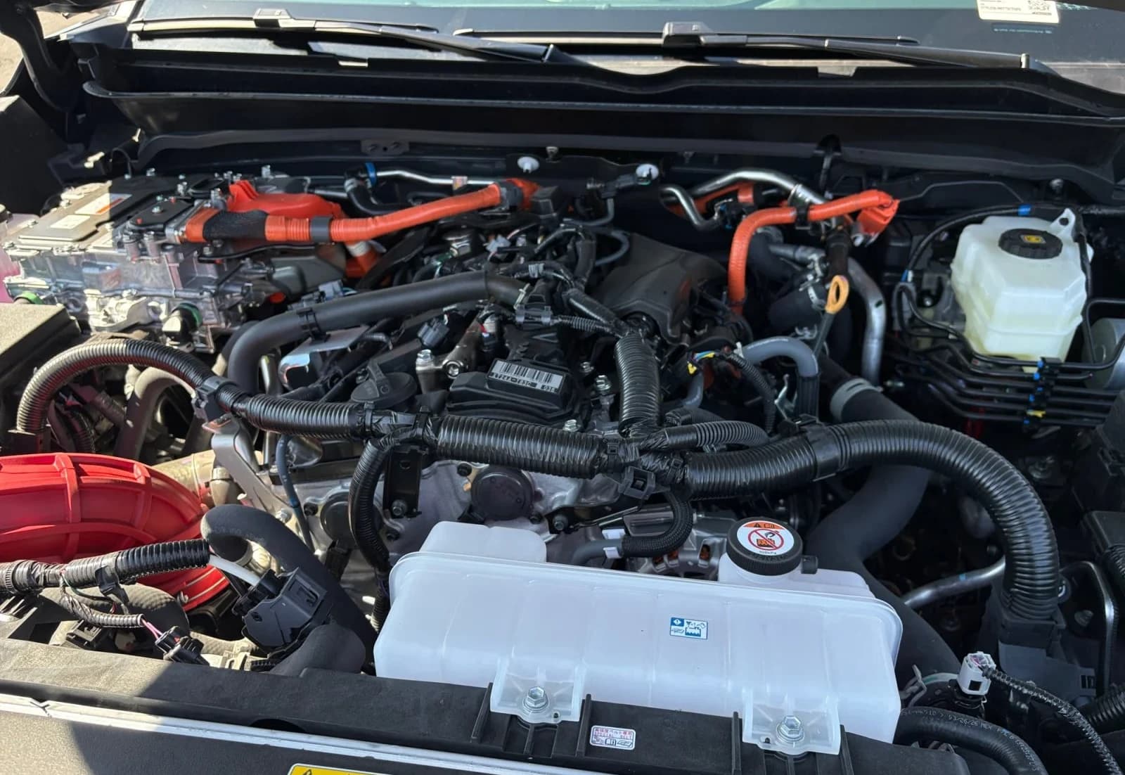 Toyota Tacoma 4WD TRD Pro Hybrid Double Cab 5' Bed AT (Natl) 2026 — side view