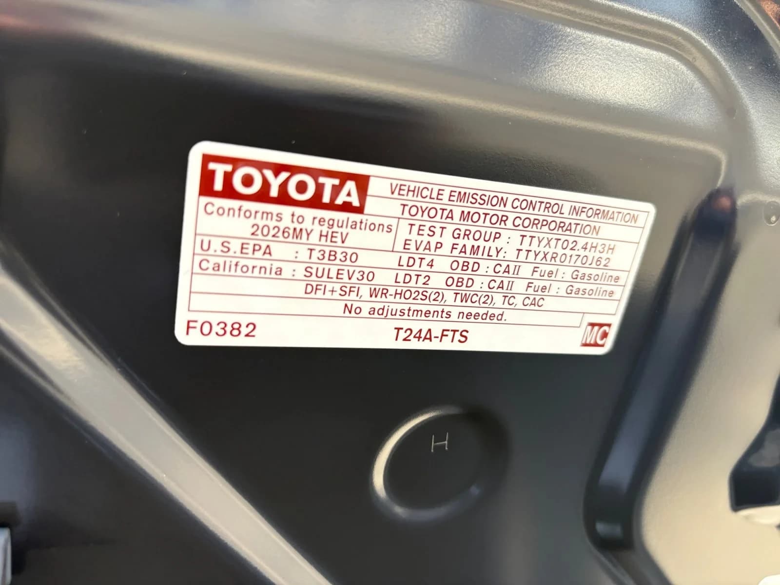 Toyota Tacoma 4WD TRD Pro Hybrid Double Cab 5' Bed AT (Natl) 2026 — side view