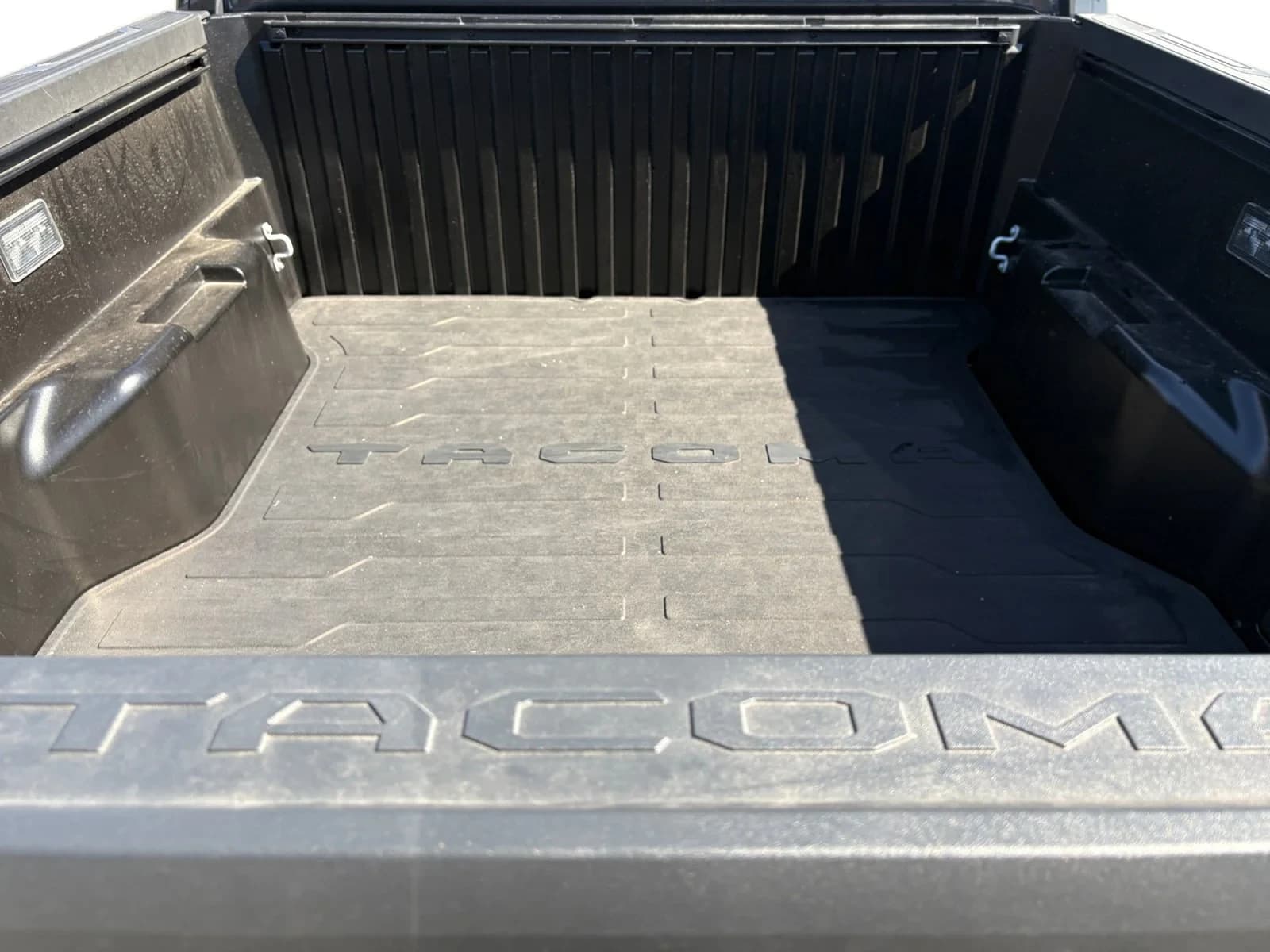 Toyota Tacoma 4WD TRD Pro Hybrid Double Cab 5' Bed AT (Natl) 2026 — side view