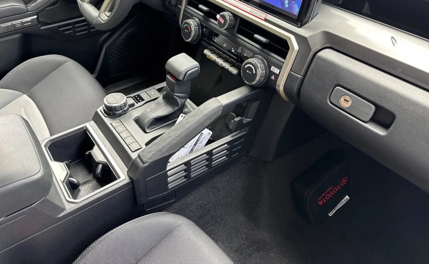 Toyota Tacoma 4WD TRD Sport Hybrid Double Cab 5' Bed AT (Natl) 2026 — side view