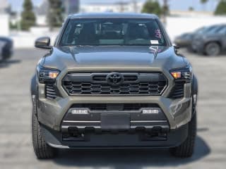 Toyota Tacoma 4WD TRD Off Road Hybrid Double Cab 5' Bed AT (Natl)
