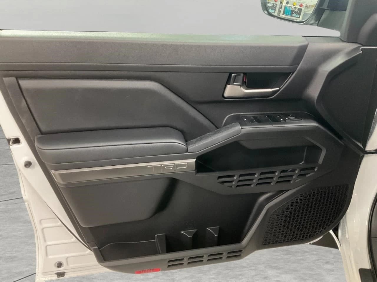Toyota Tacoma 4WD TRD Off Road Hybrid Double Cab 5' Bed AT (Natl) 2026 — side view