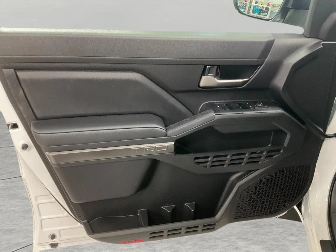 Toyota Tacoma 4WD TRD Off Road Hybrid Double Cab 5' Bed AT (Natl) 2026 — side view