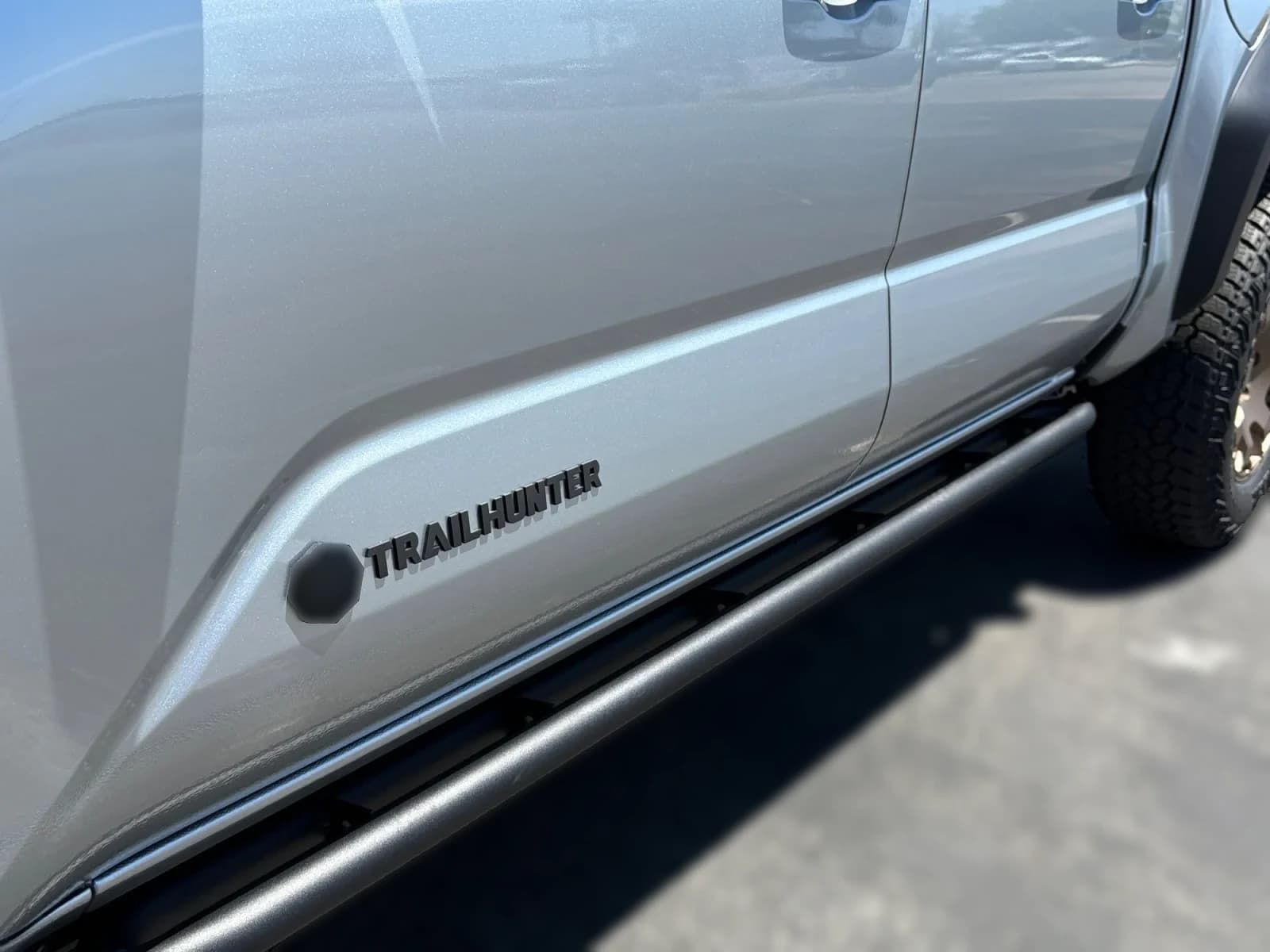 Toyota Tacoma 4WD Trailhunter Hybrid Double Cab 5' Bed AT (Natl) 2026 — side view