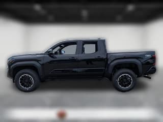 Toyota Tacoma 4WD TRD Off Road Hybrid Double Cab 5' Bed AT (Natl)