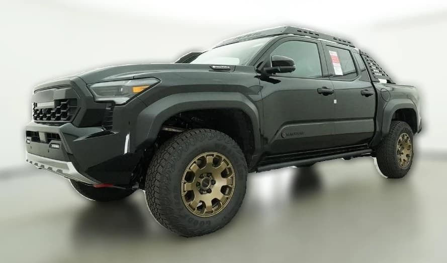 Toyota Tacoma 4WD Trailhunter Hybrid Double Cab 5' Bed AT (Natl) 2026 — side view
