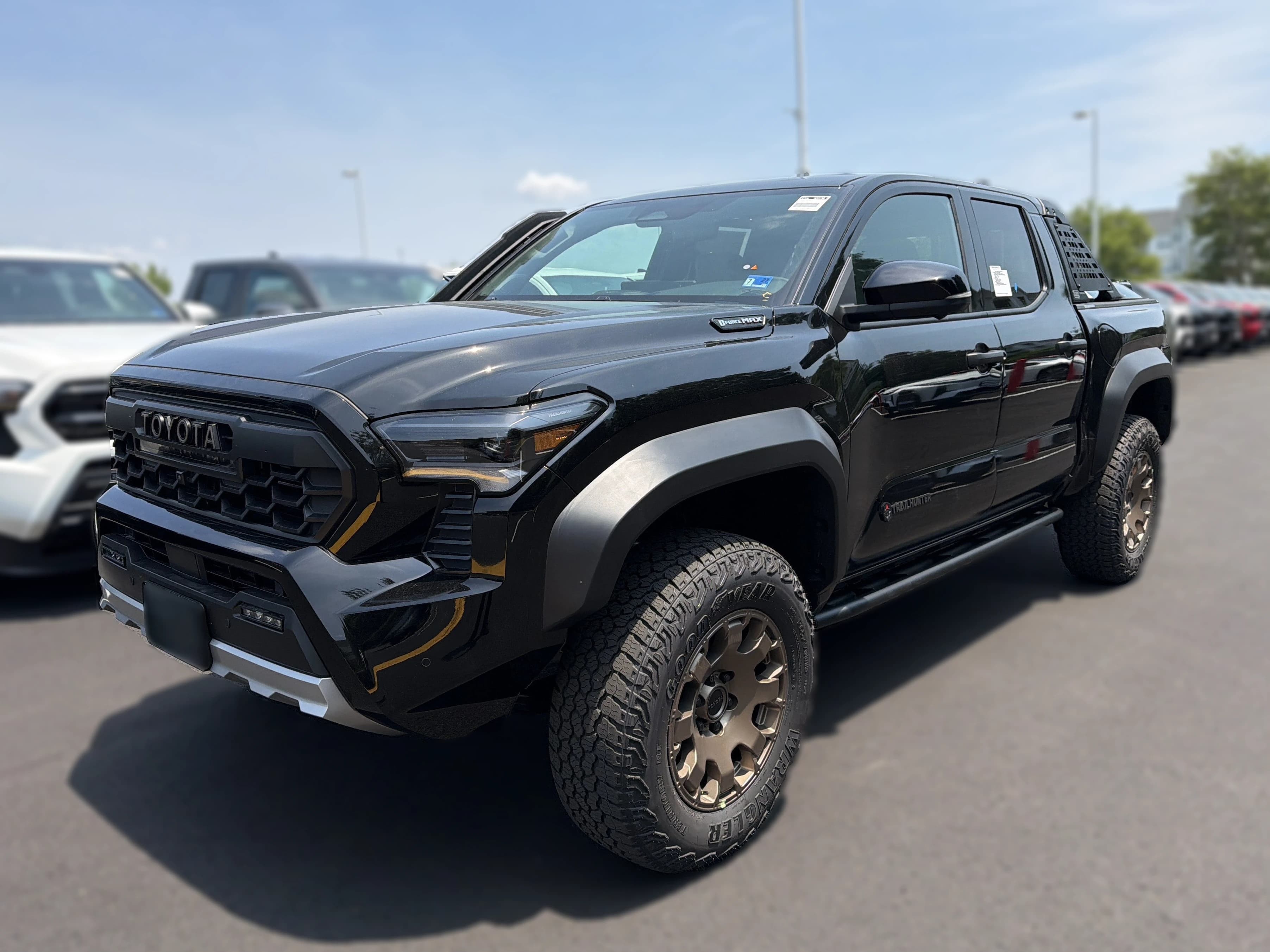 Toyota Tacoma 4WD Trailhunter Hybrid Double Cab 5' Bed AT (Natl) 2026 — side view