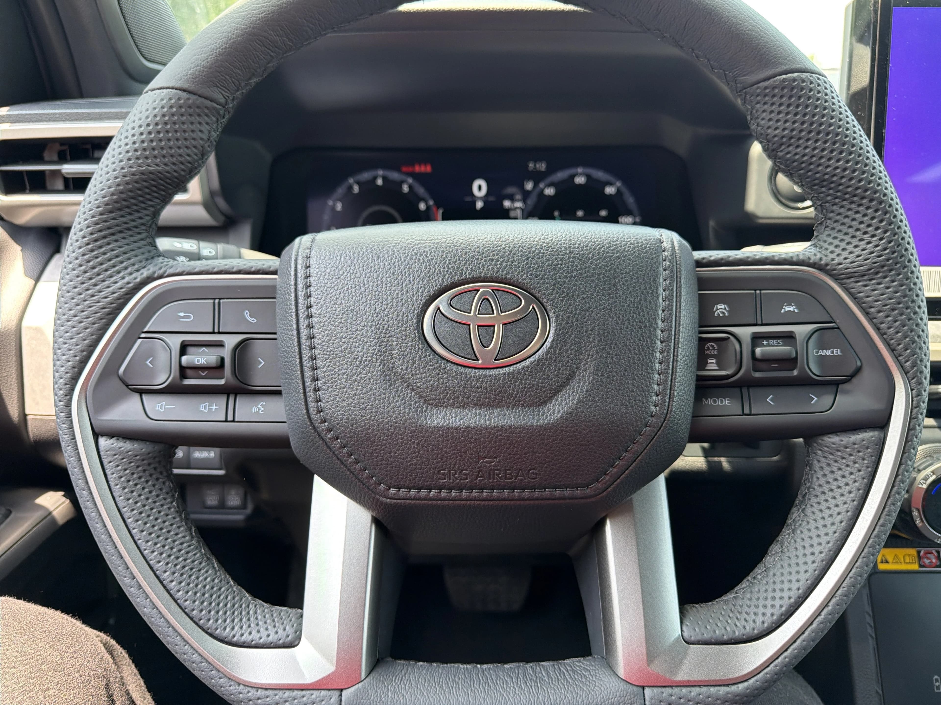 Toyota Tacoma 4WD Trailhunter Hybrid Double Cab 5' Bed AT (Natl) 2026 — side view
