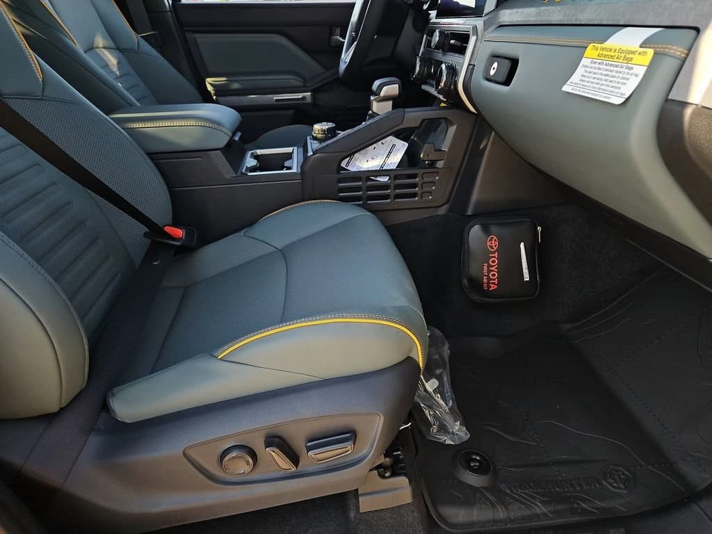 Toyota Tacoma 4WD Trailhunter Hybrid Double Cab 6' Bed AT (Natl) 2026 — side view