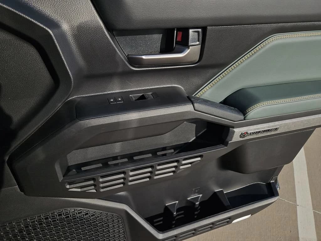 Toyota Tacoma 4WD Trailhunter Hybrid Double Cab 6' Bed AT (Natl) 2026 — side view