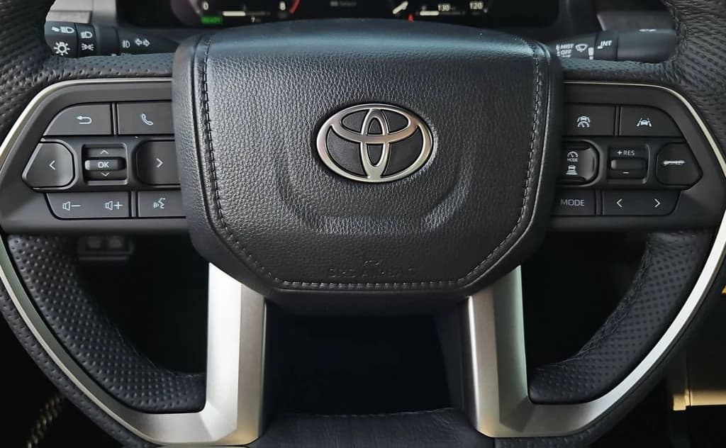 Toyota Tacoma 4WD Trailhunter Hybrid Double Cab 6' Bed AT (Natl) 2026 — side view