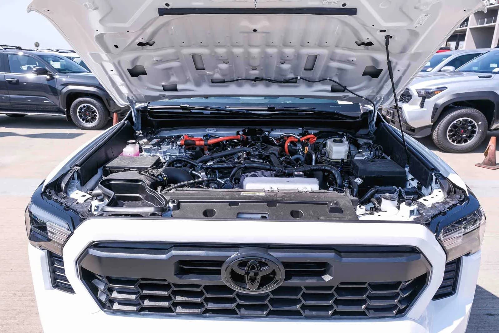 Toyota Tacoma 4WD TRD Off Road Hybrid Double Cab 5' Bed AT (Natl) 2026 — side view