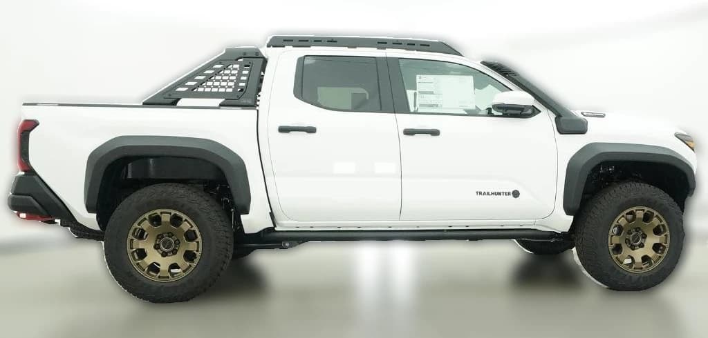 Toyota Tacoma 4WD Trailhunter Hybrid Double Cab 5' Bed AT (Natl) 2026 — side view
