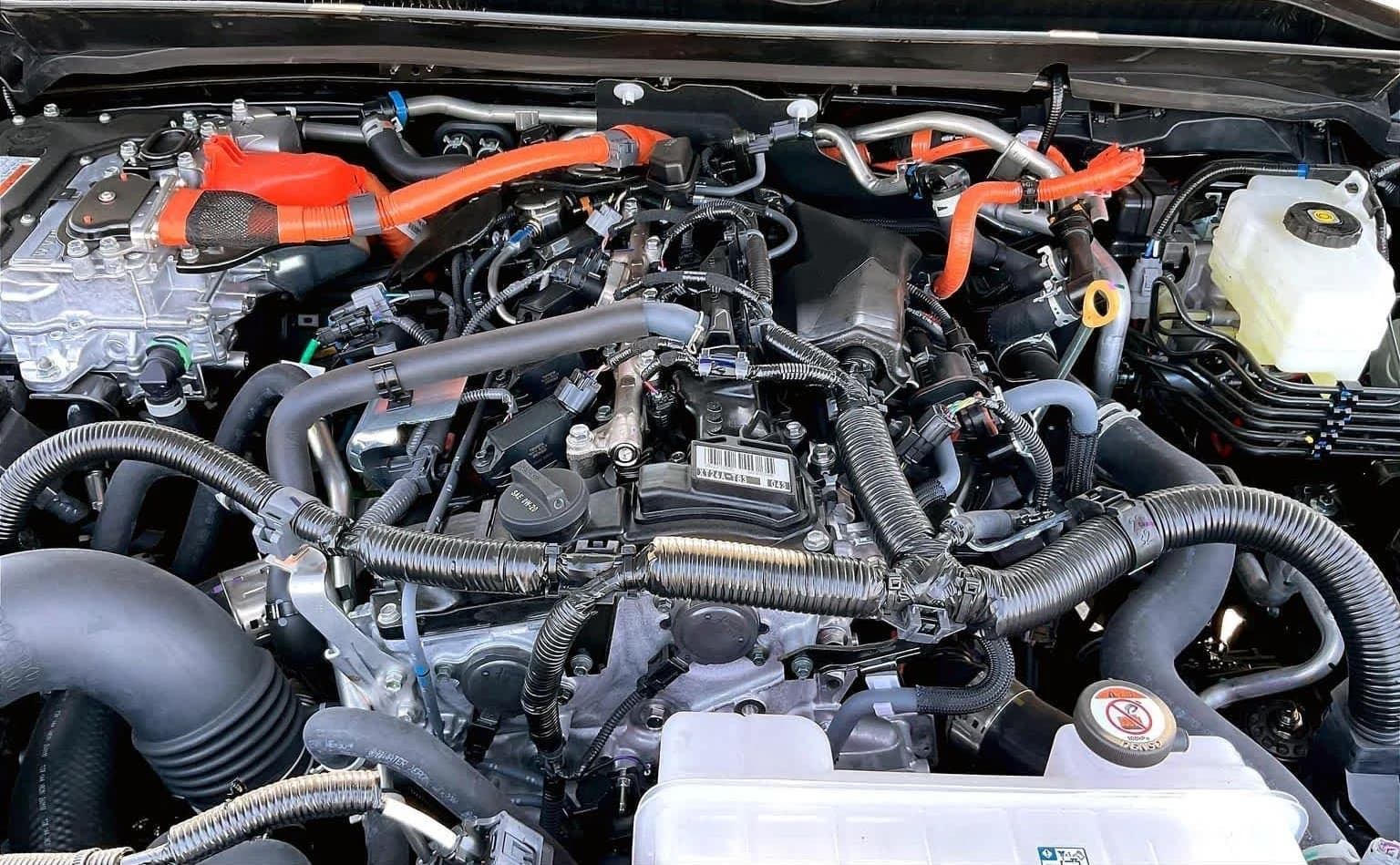 Toyota Tacoma 4WD TRD Off Road Hybrid Double Cab 5' Bed AT (Natl) 2026 — side view