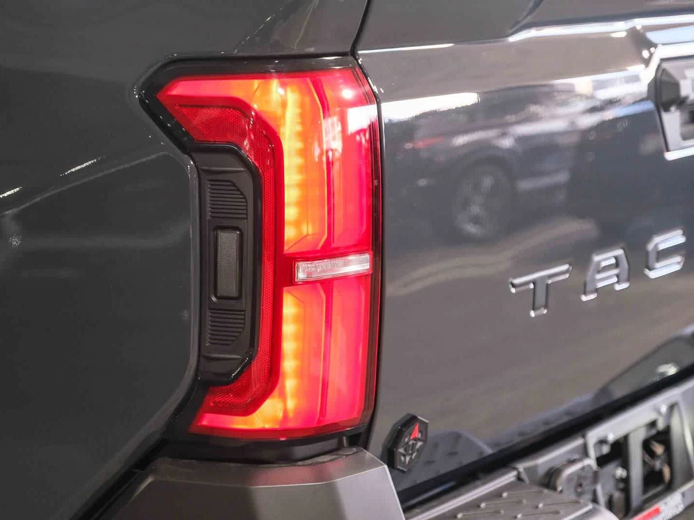 Toyota Tacoma 4WD Trailhunter Hybrid Double Cab 6' Bed AT (Natl) 2026 — side view