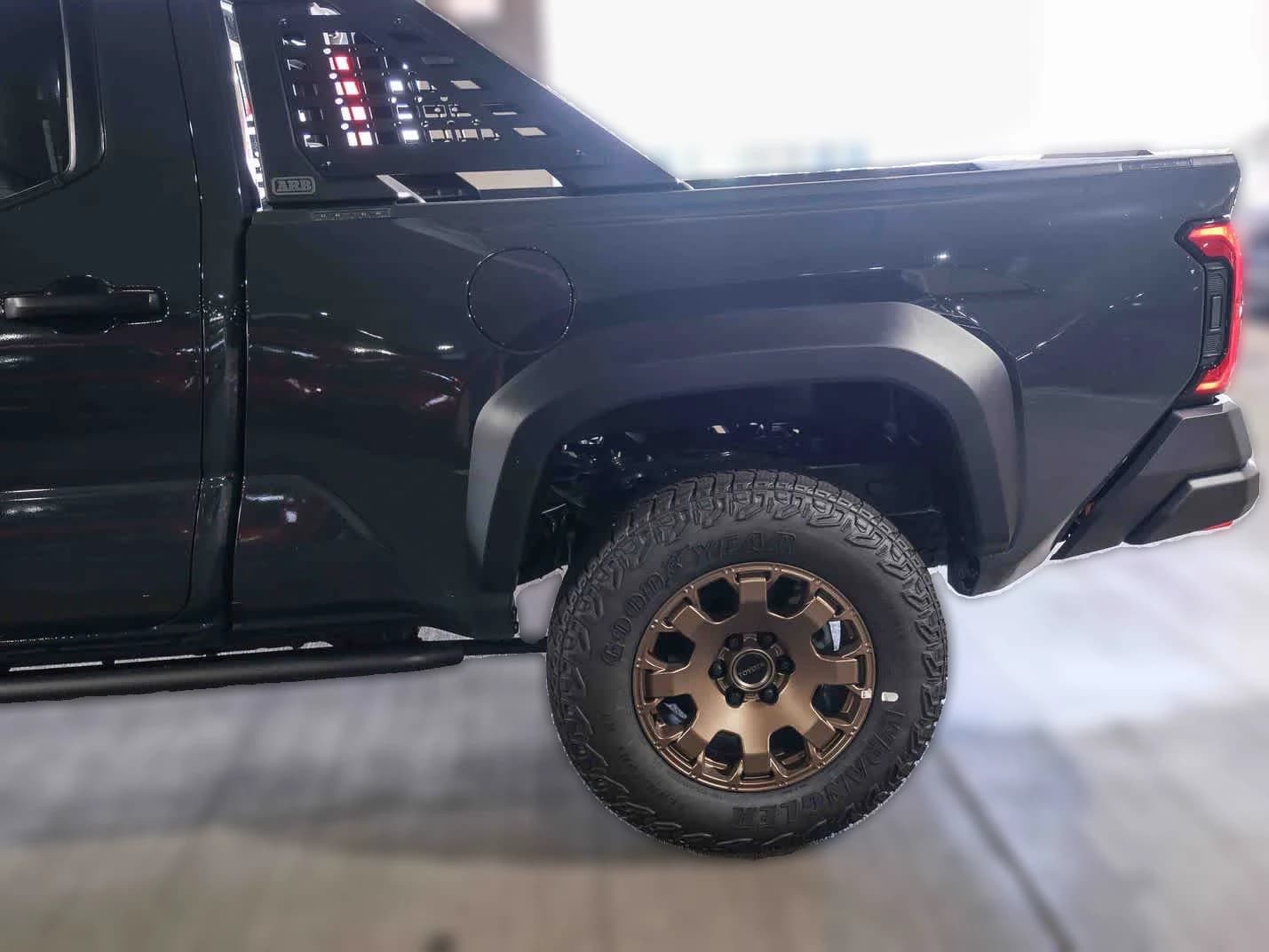 Toyota Tacoma 4WD Trailhunter Hybrid Double Cab 6' Bed AT (Natl) 2026 — side view