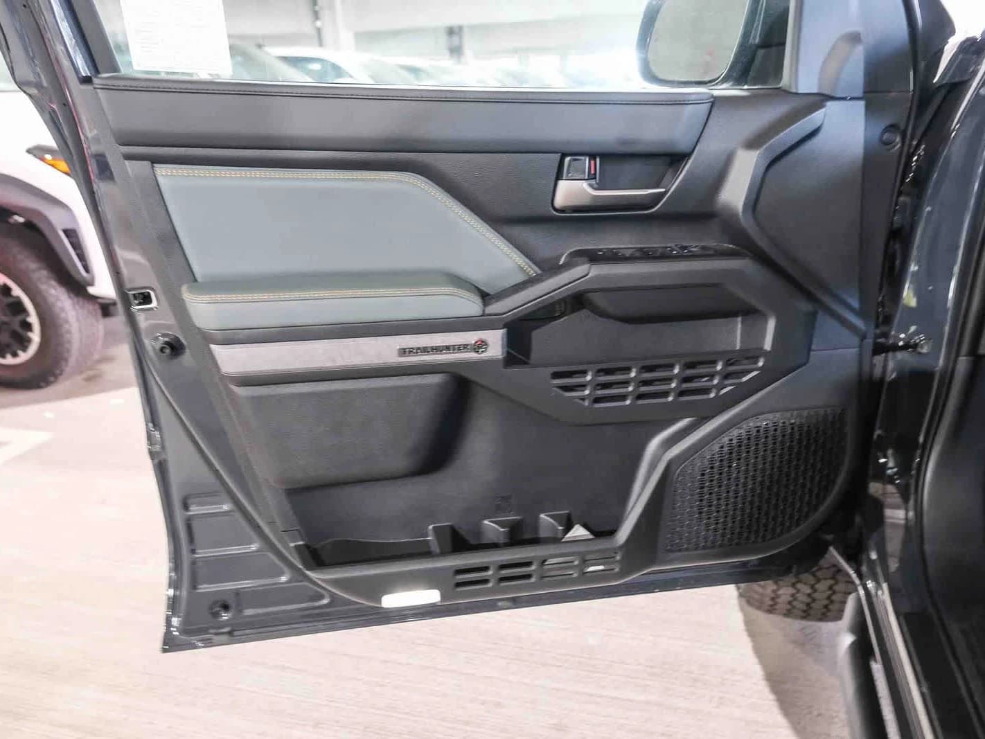 Toyota Tacoma 4WD Trailhunter Hybrid Double Cab 6' Bed AT (Natl) 2026 — side view
