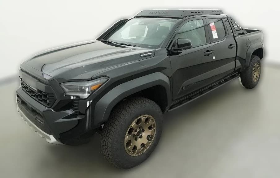 Toyota Tacoma 4WD Trailhunter Hybrid Double Cab 6' Bed AT (Natl) 2026 — side view