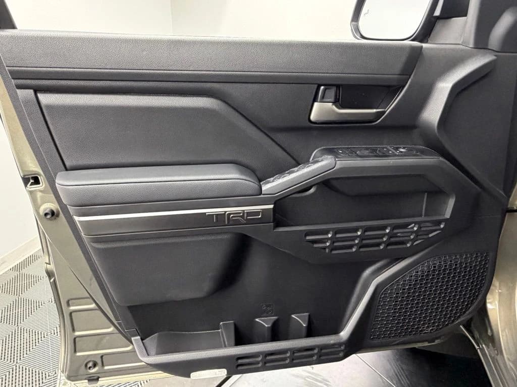 Toyota Tacoma 4WD TRD Off Road Hybrid Double Cab 5' Bed AT (Natl) 2026 — side view
