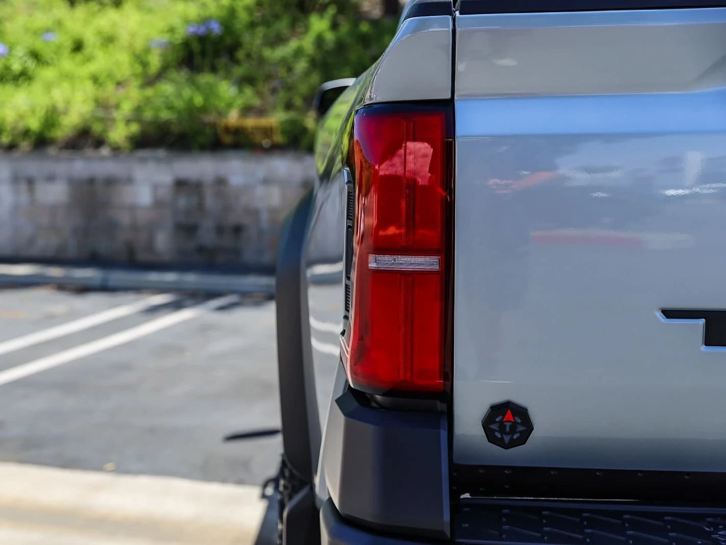 Toyota Tacoma 4WD Trailhunter Hybrid Double Cab 6' Bed AT (Natl) 2026 — side view