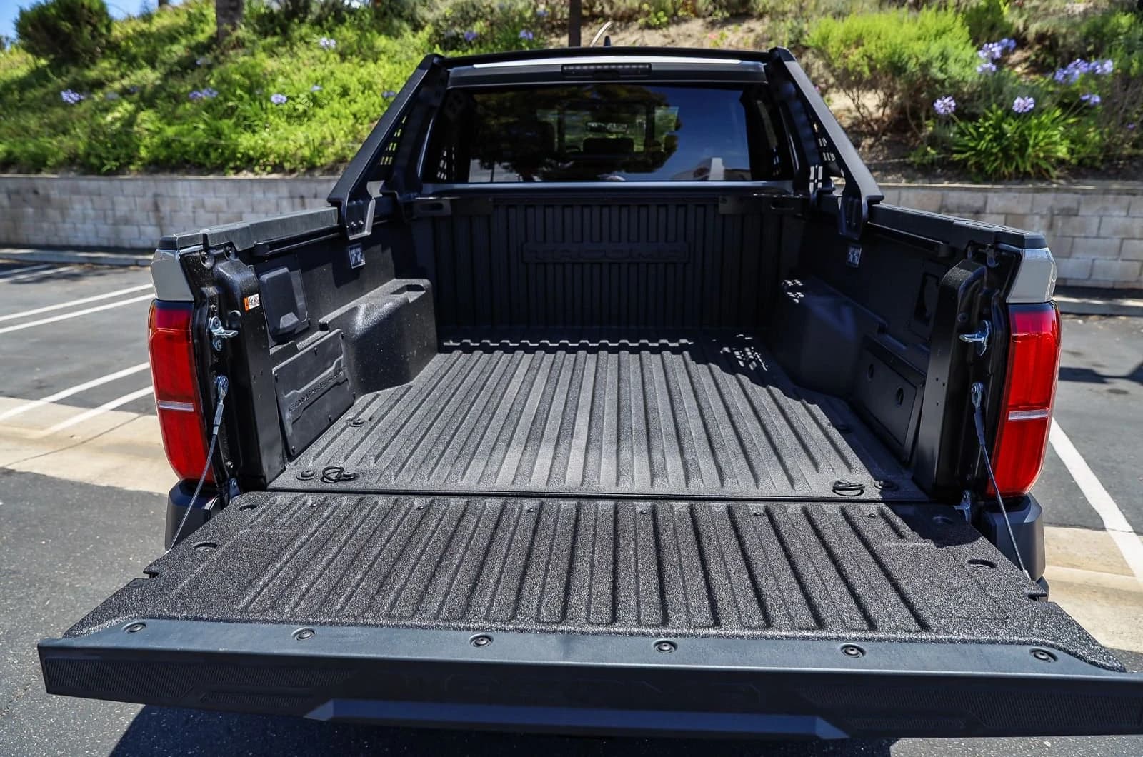 Toyota Tacoma 4WD Trailhunter Hybrid Double Cab 6' Bed AT (Natl) 2026 — side view