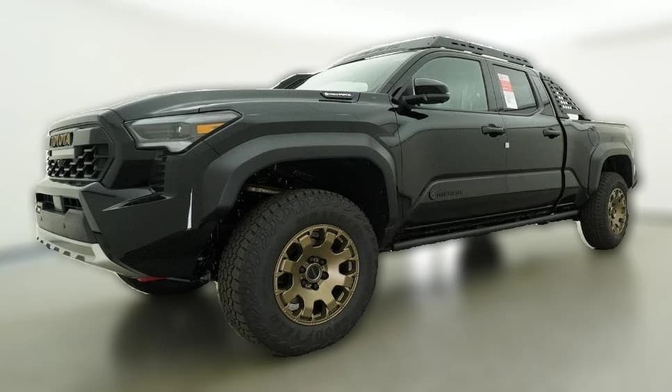 Toyota Tacoma 4WD Trailhunter Hybrid Double Cab 6' Bed AT (Natl) 2026 — side view