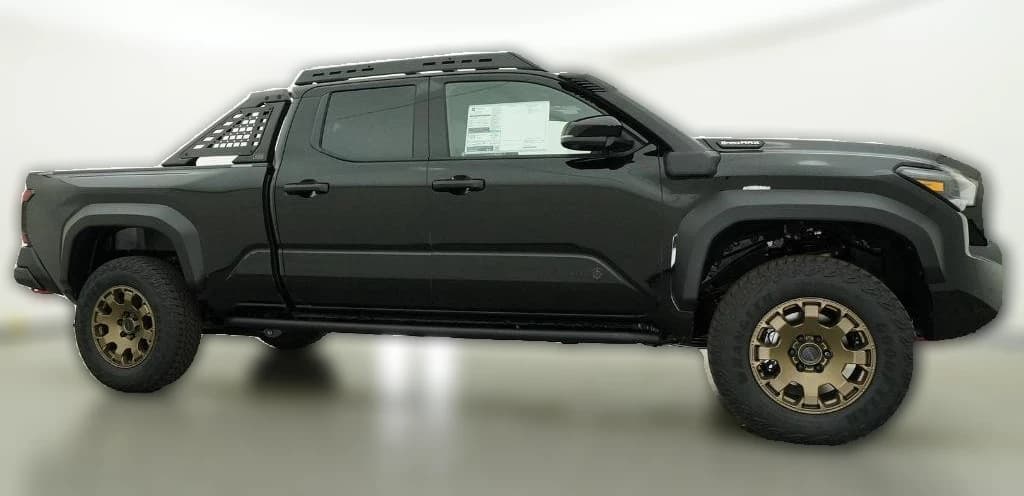 Toyota Tacoma 4WD Trailhunter Hybrid Double Cab 6' Bed AT (Natl) 2026 — side view