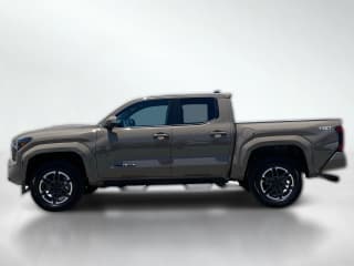 Toyota Tacoma 4WD TRD Sport Double Cab 6' Bed AT (Natl)