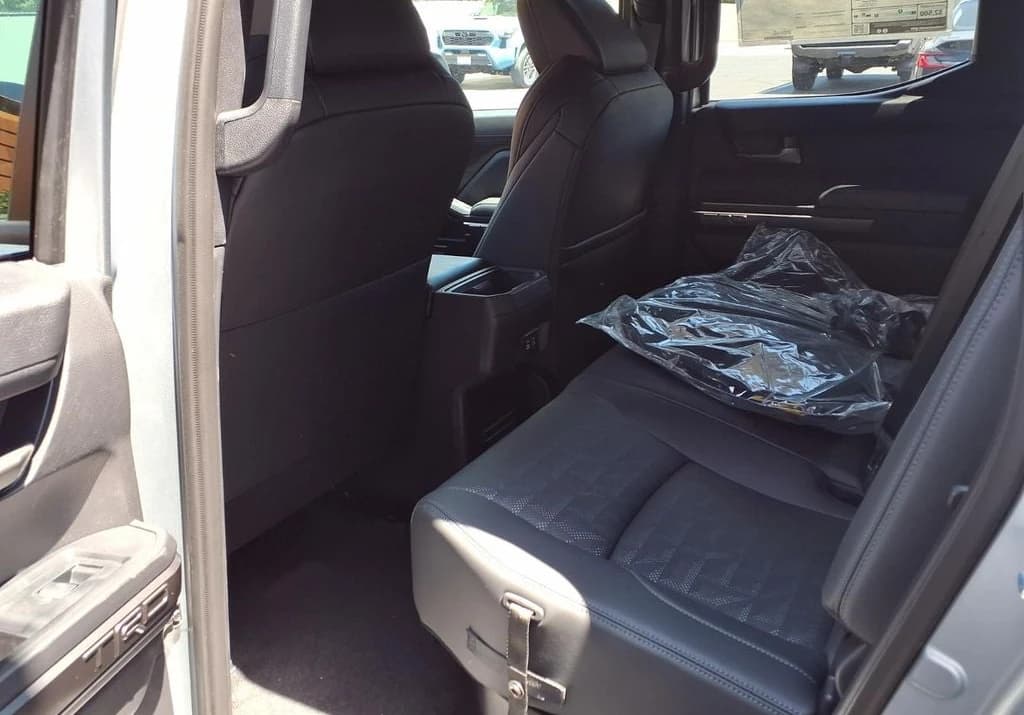 Toyota Tacoma 4WD TRD Off Road Double Cab 6' Bed AT (Natl) 2026 — side view