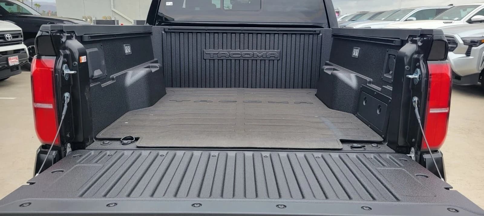 Toyota Tacoma 4WD TRD Sport Double Cab 5' Bed MT (Natl) 2026 — side view