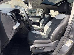 Volkswagen Taos SEL 4MOTION 2025 — side view