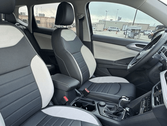 Volkswagen Taos SEL 4MOTION 2025 — side view