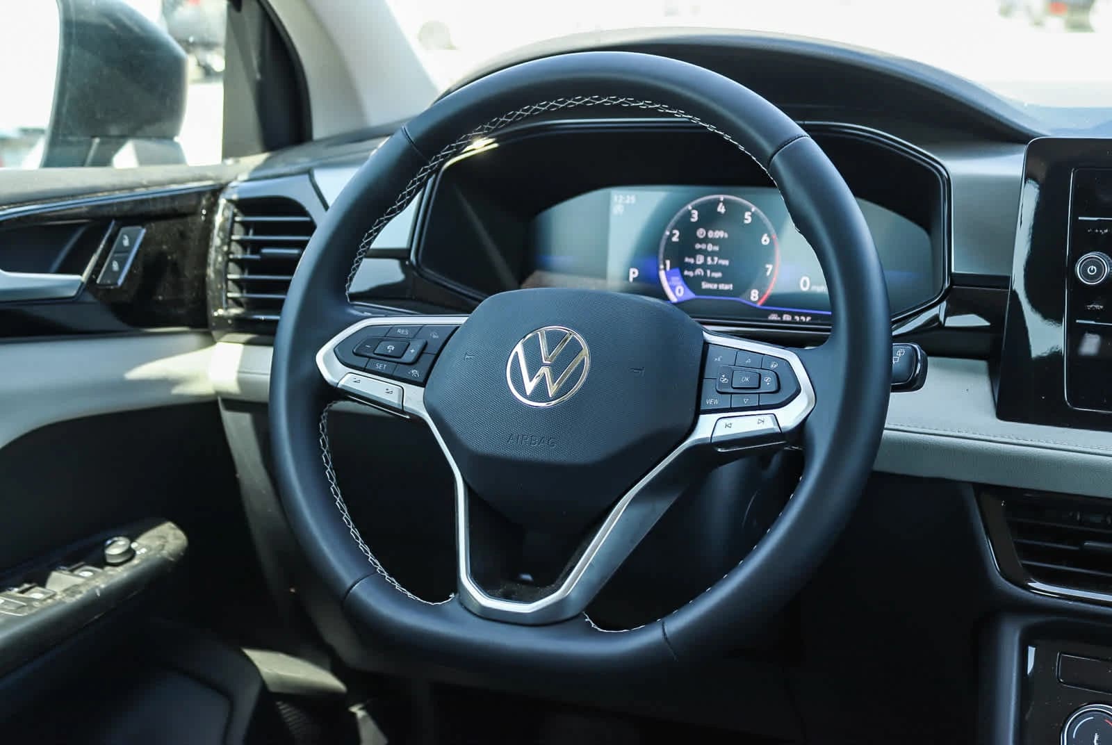 Volkswagen Taos S FWD 2026 — side view