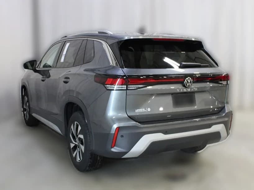 Volkswagen Tiguan S 4MOTION 2026 — side view
