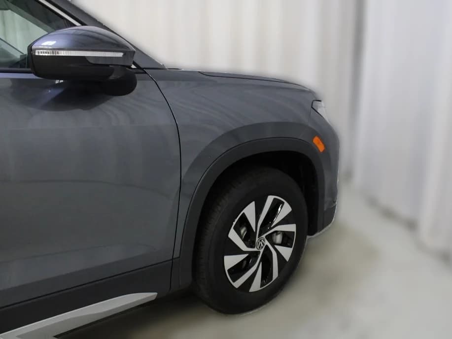Volkswagen Tiguan S 4MOTION 2026 — side view