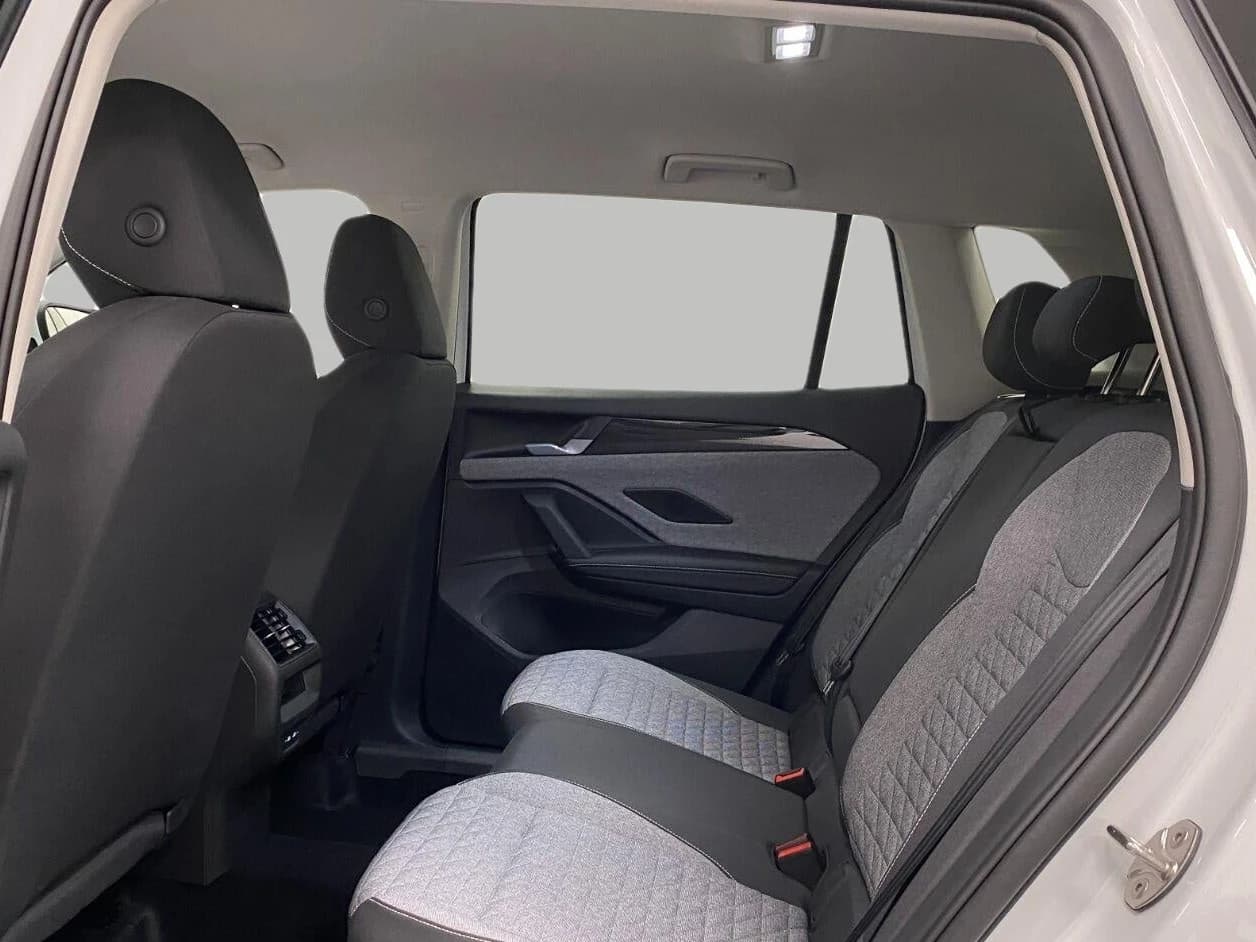 Volkswagen Tiguan S 4MOTION 2026 — side view