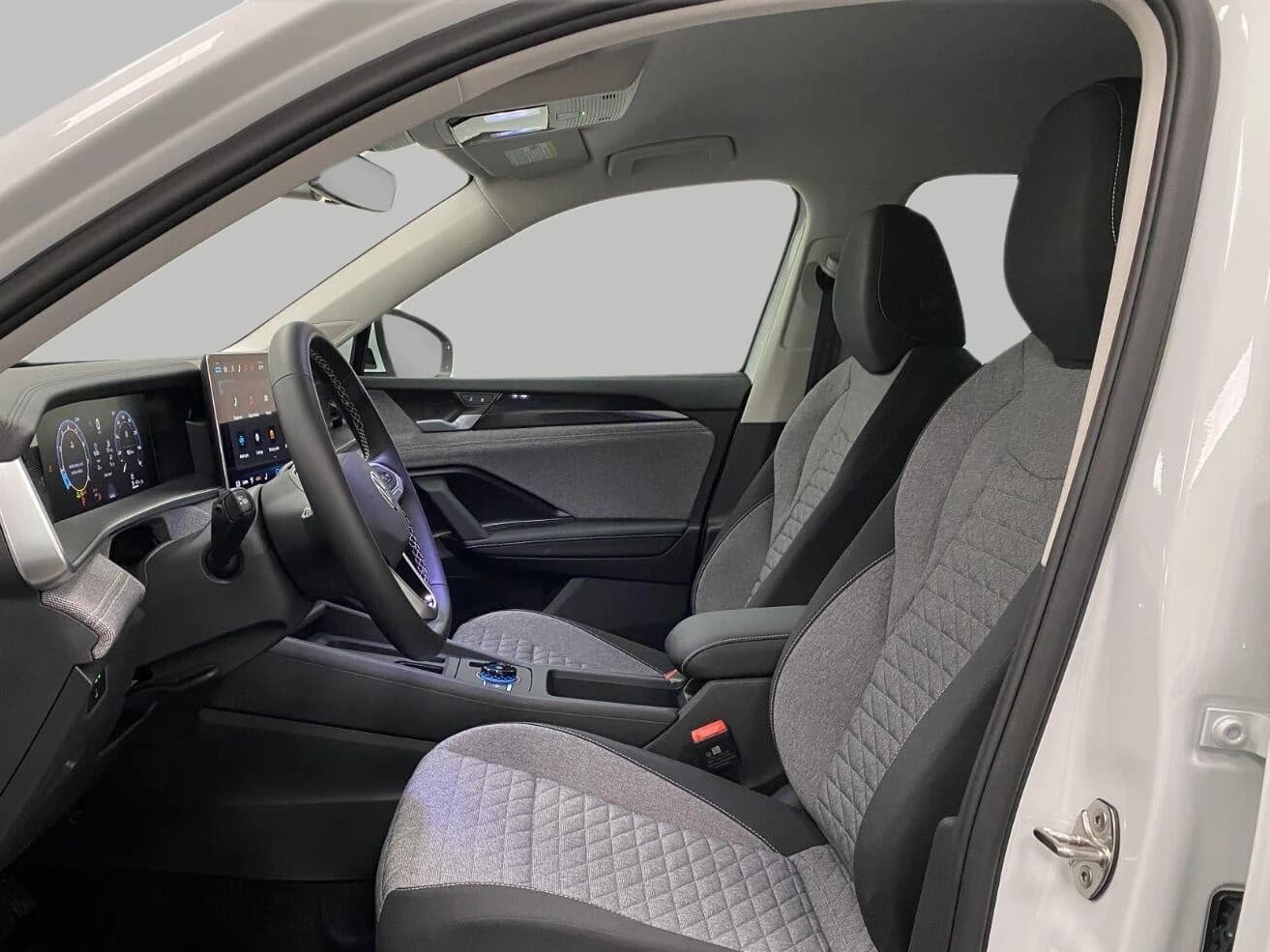 Volkswagen Tiguan S 4MOTION 2026 — side view